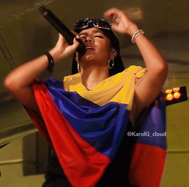 KarolG en el festival de Bélgica 💗✨