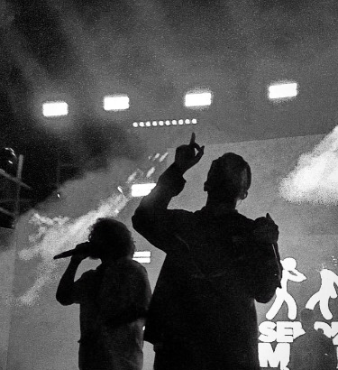 Bas_ganja_aur_party-removebg-preview (1)